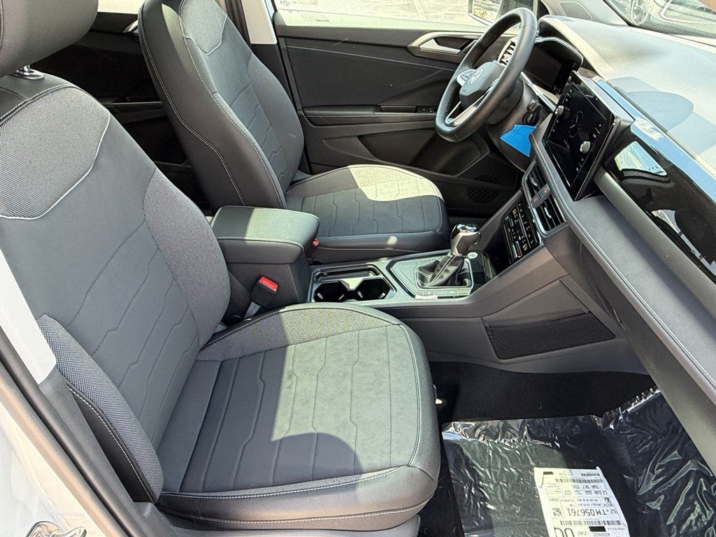2026 Volkswagen Taos SE Black FWD