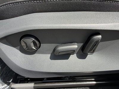 2026 Volkswagen Taos SE Black FWD