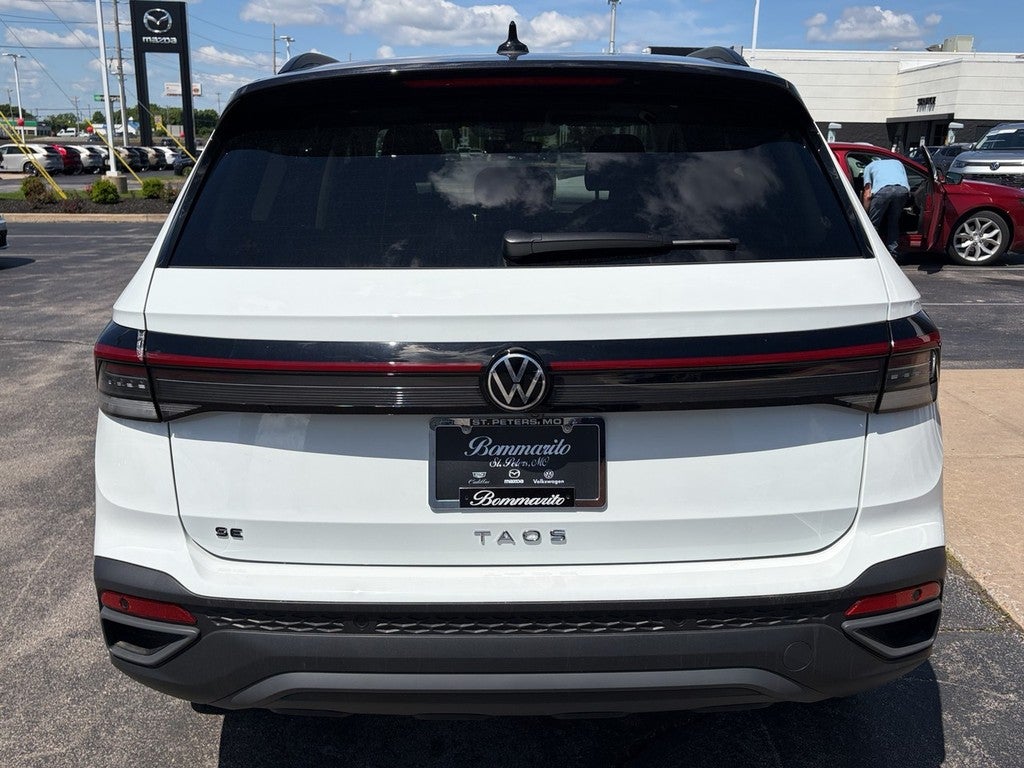 2026 Volkswagen Taos SE Black FWD