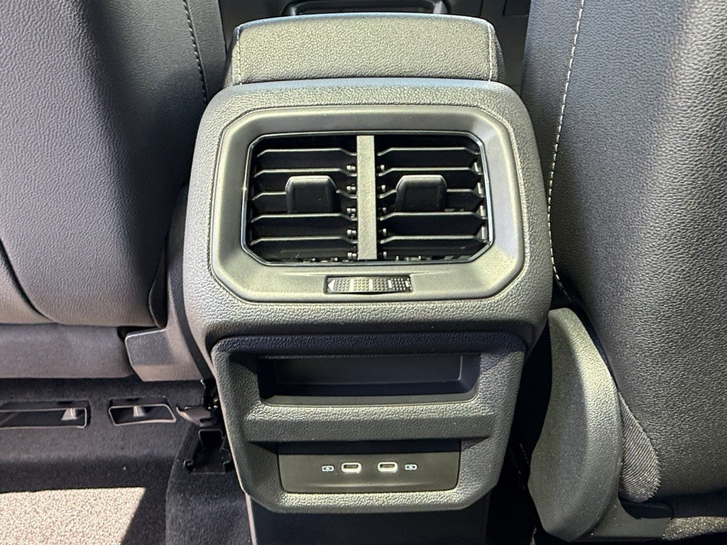 2026 Volkswagen Taos SE Black FWD