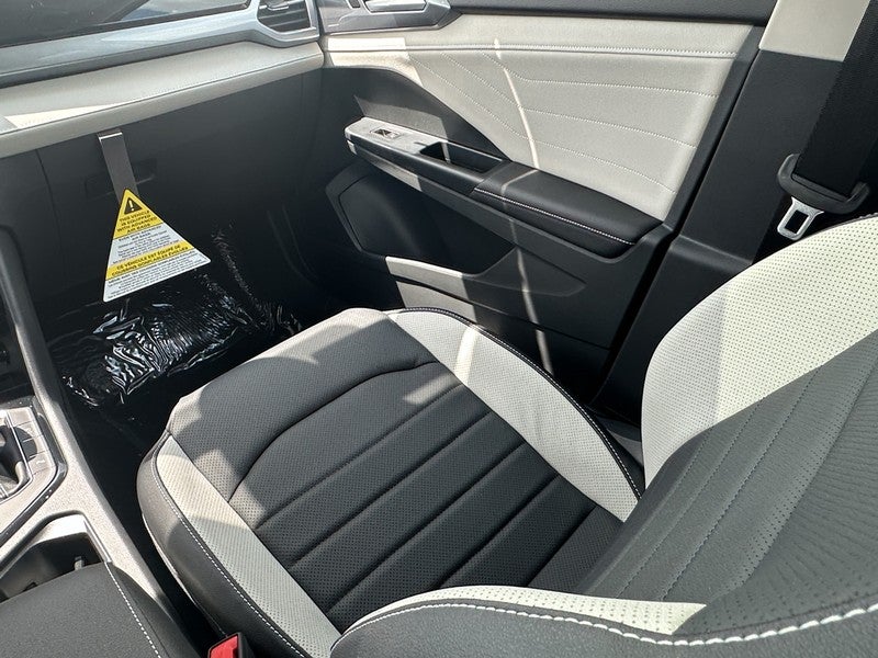 2025 Volkswagen Taos SEL 4MOTION