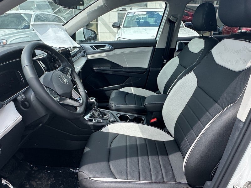 2025 Volkswagen Taos SEL 4MOTION