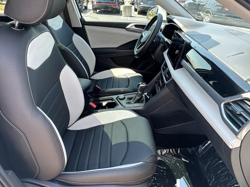 2025 Volkswagen Taos SEL 4MOTION