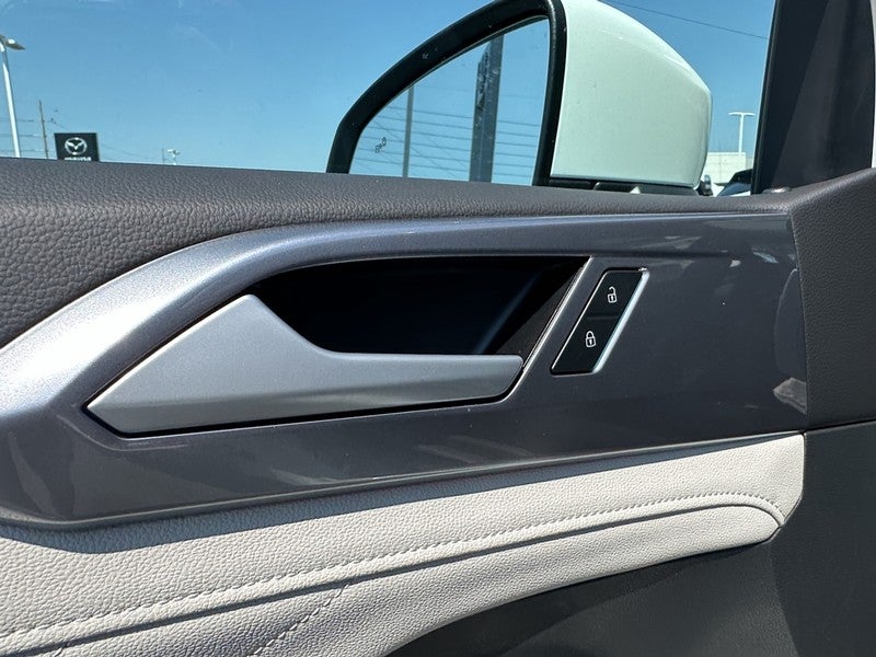 2025 Volkswagen Taos SEL 4MOTION