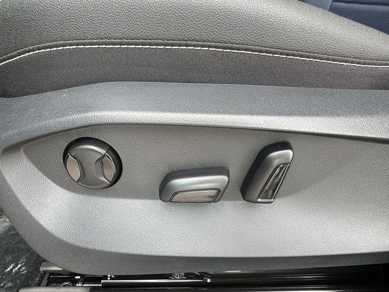 2025 Volkswagen Taos SEL 4MOTION