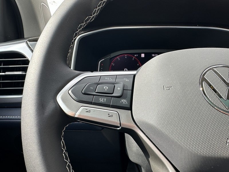 2025 Volkswagen Taos SEL 4MOTION