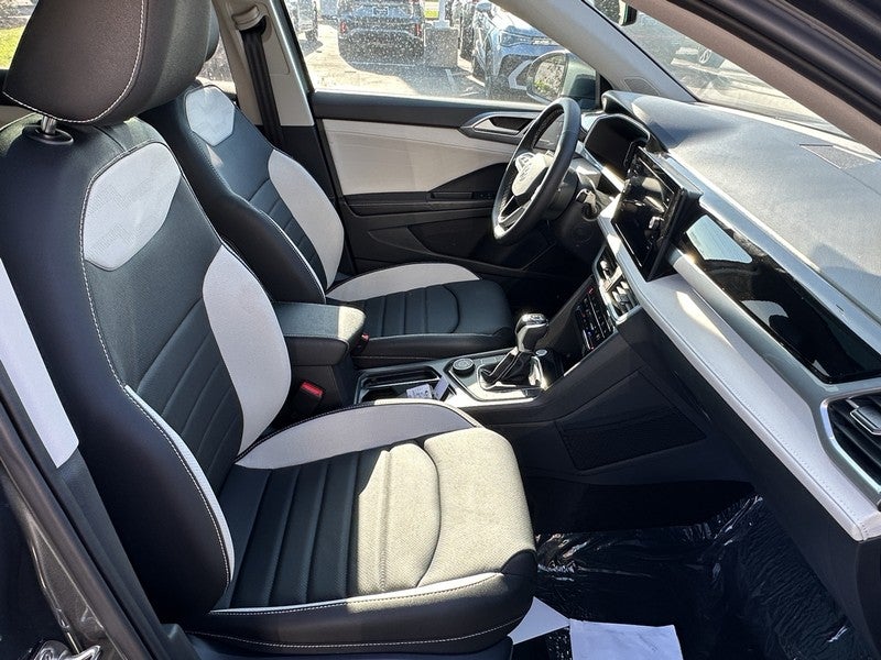 2025 Volkswagen Taos SEL 4MOTION