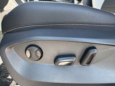 2025 Volkswagen Taos SEL 4MOTION