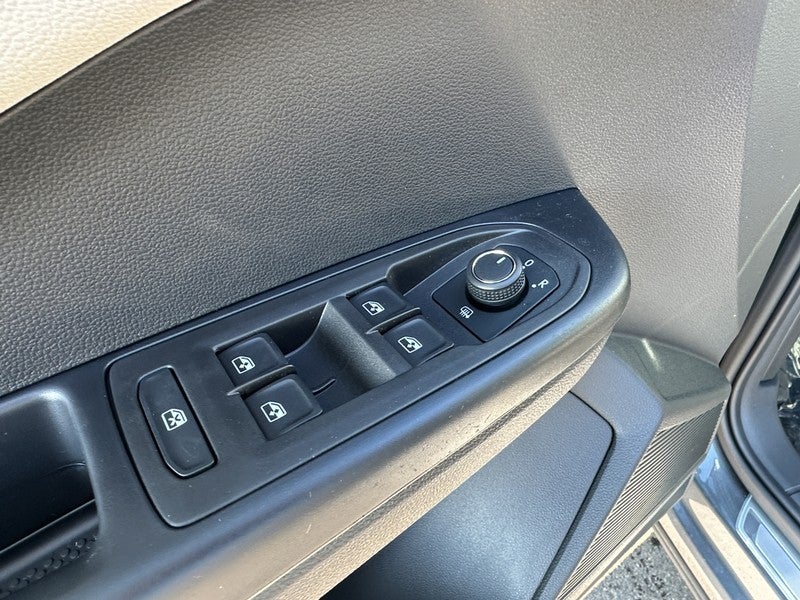 2025 Volkswagen Taos SEL 4MOTION