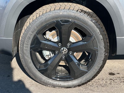 2025 Volkswagen Taos SEL 4MOTION