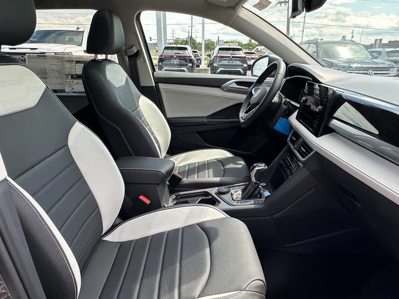 2025 Volkswagen Taos SEL 4MOTION