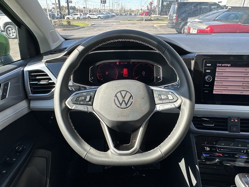 2025 Volkswagen Taos SEL 4MOTION