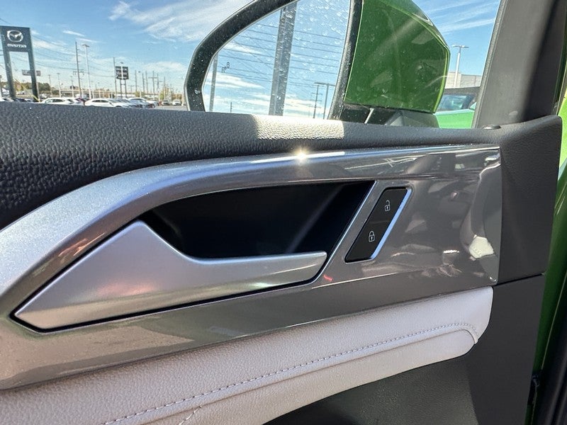 2025 Volkswagen Taos SEL 4MOTION