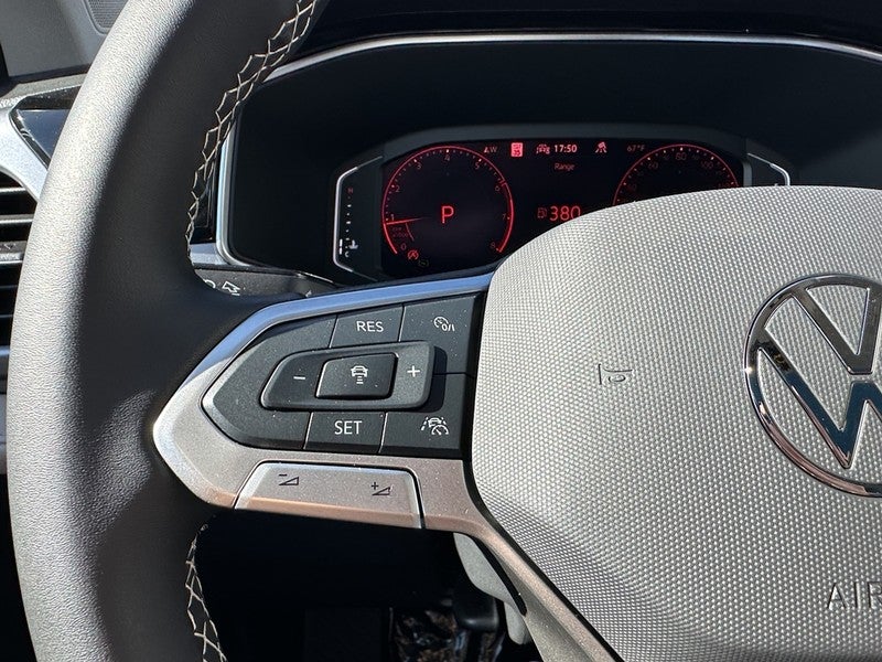 2025 Volkswagen Taos SEL 4MOTION