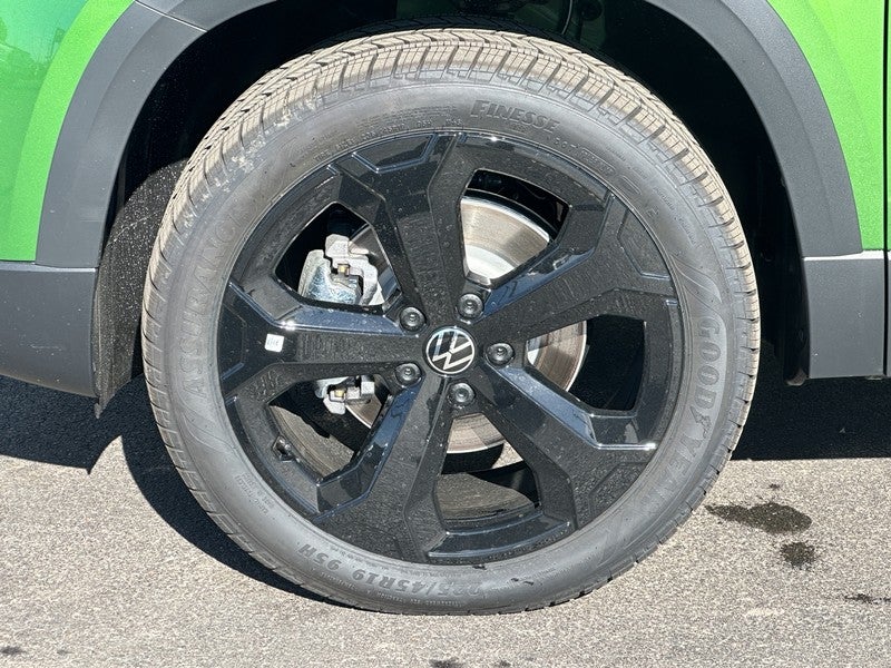 2025 Volkswagen Taos SEL 4MOTION