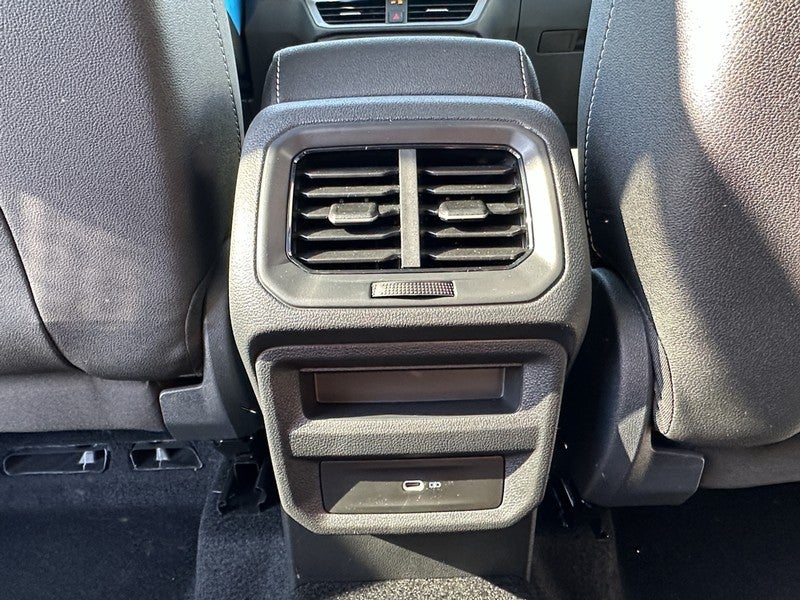 2025 Volkswagen Taos SEL 4MOTION