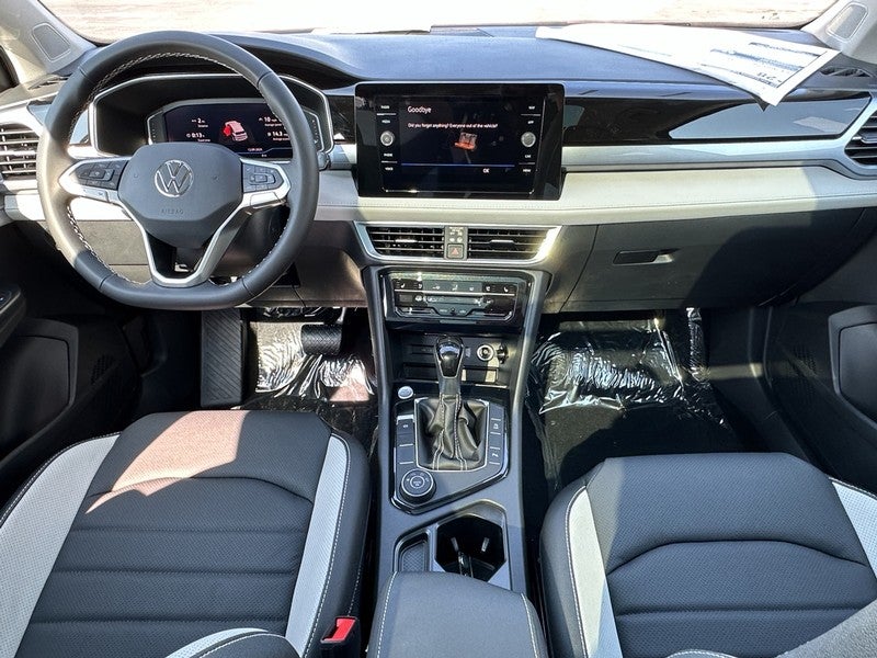 2025 Volkswagen Taos SEL 4MOTION