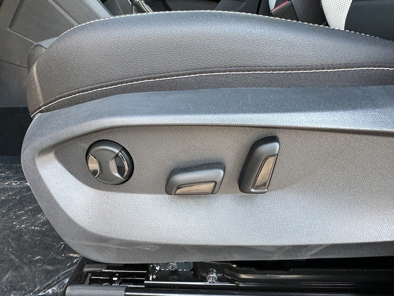 2025 Volkswagen Taos SEL 4MOTION