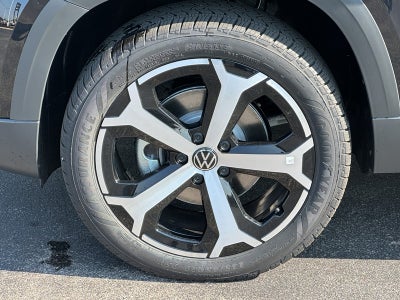 2025 Volkswagen Taos SEL 4MOTION