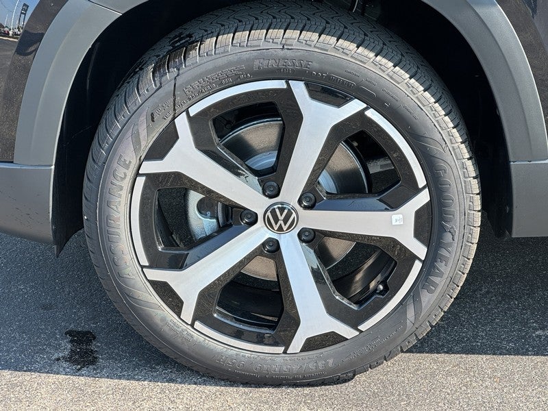 2025 Volkswagen Taos SEL 4MOTION