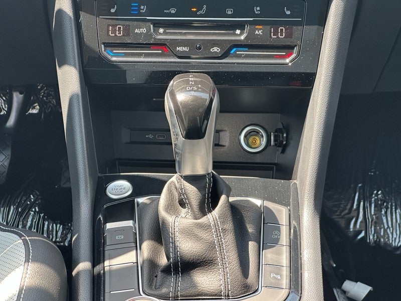 2025 Volkswagen Taos SEL 4MOTION