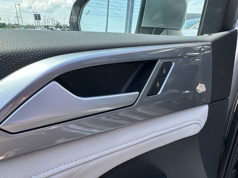 2025 Volkswagen Taos SEL 4MOTION