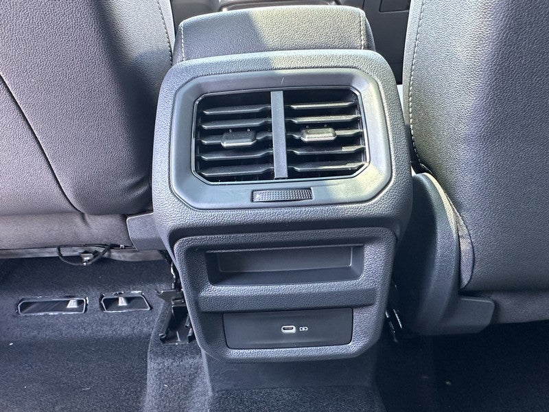 2025 Volkswagen Taos SEL 4MOTION