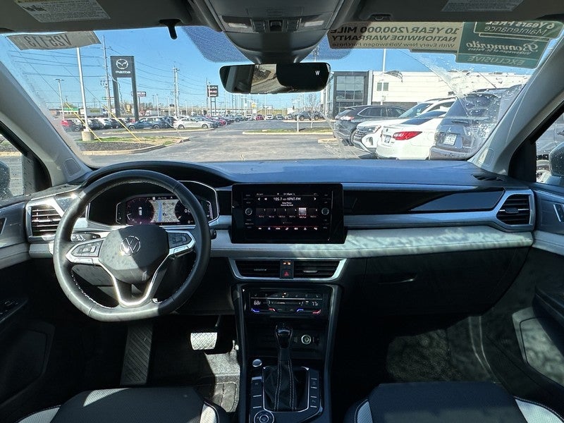 2025 Volkswagen Taos SEL 4MOTION