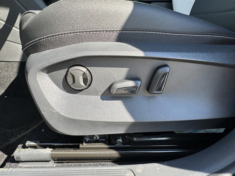 2025 Volkswagen Taos SEL 4MOTION