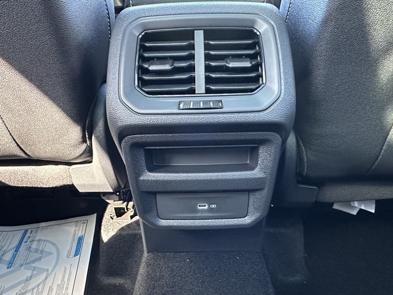 2025 Volkswagen Taos SEL 4MOTION