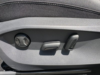 2025 Volkswagen Taos SEL 4MOTION