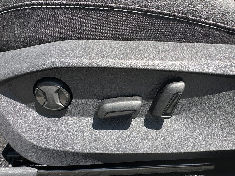 2025 Volkswagen Taos SEL 4MOTION