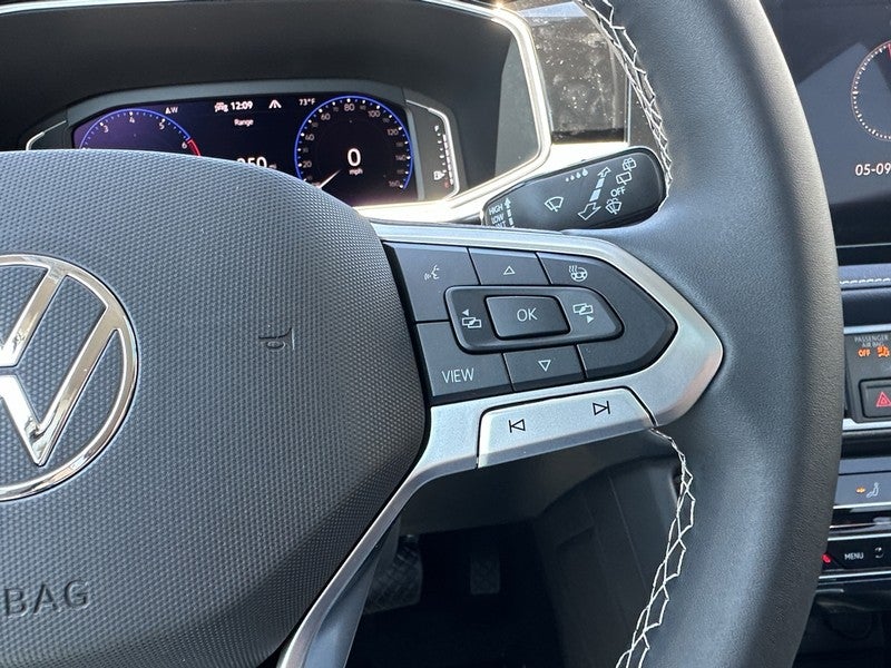 2025 Volkswagen Taos SEL 4MOTION