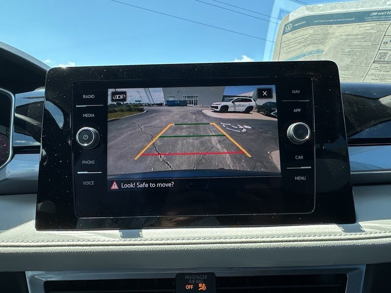 2025 Volkswagen Taos SEL 4MOTION