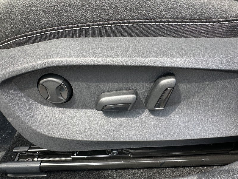 2025 Volkswagen Taos SEL 4MOTION