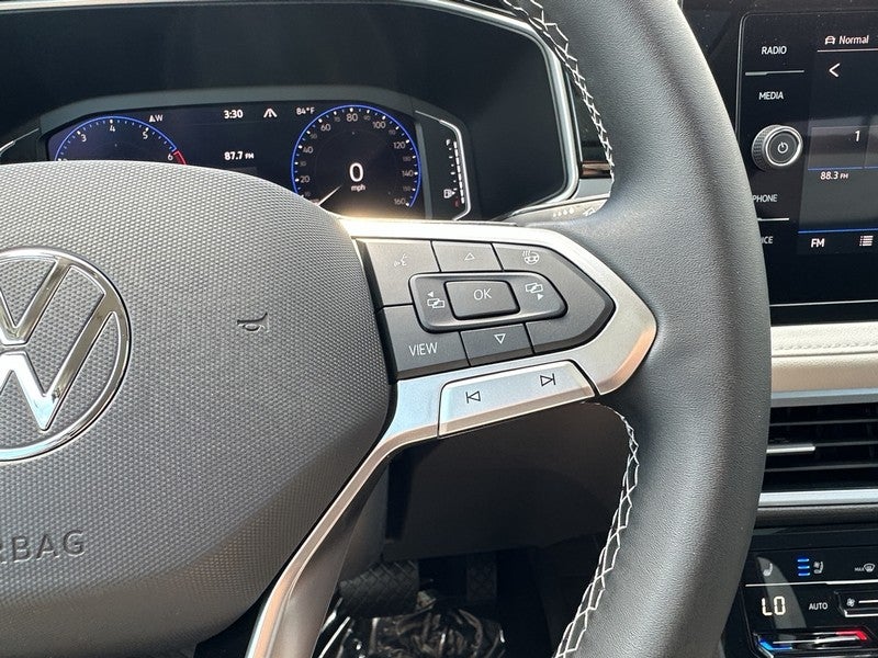 2025 Volkswagen Taos SEL 4MOTION