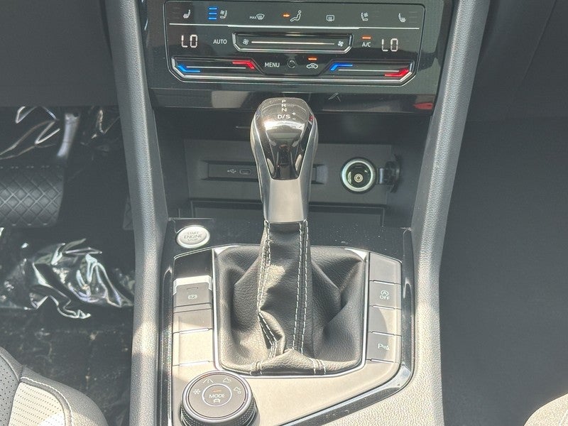 2025 Volkswagen Taos SEL 4MOTION