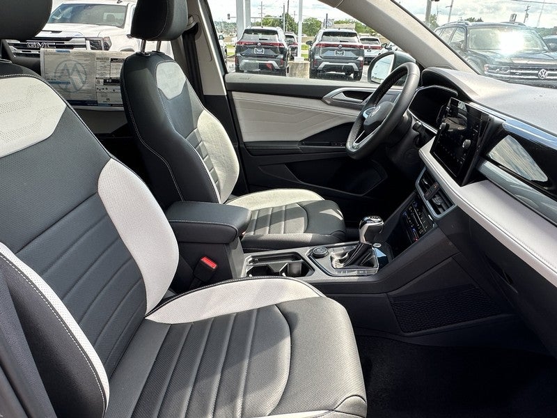 2025 Volkswagen Taos SEL 4MOTION