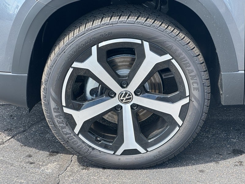 2025 Volkswagen Taos SEL 4MOTION