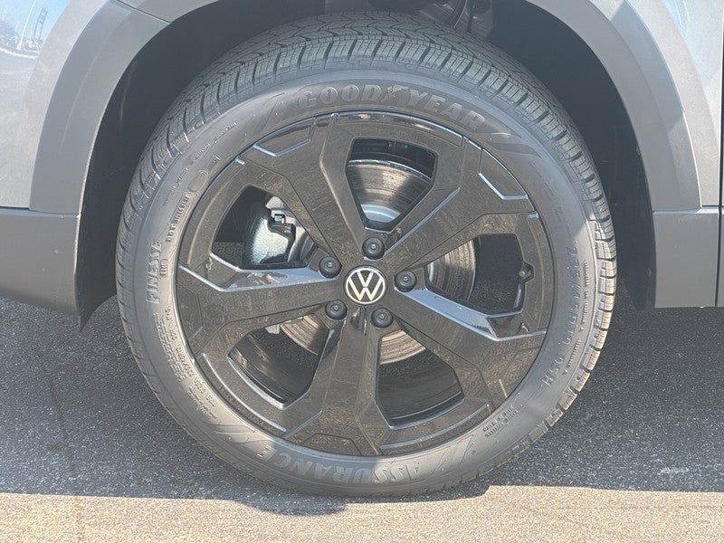 2025 Volkswagen Taos SEL 4MOTION
