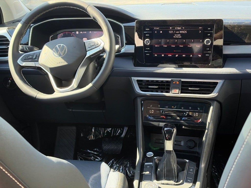 2027 Volkswagen Taos SEL 4MOTION