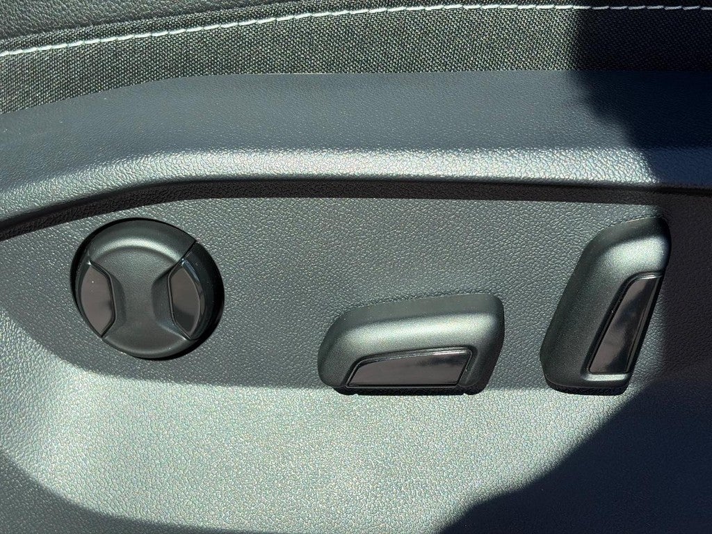2027 Volkswagen Taos SEL 4MOTION