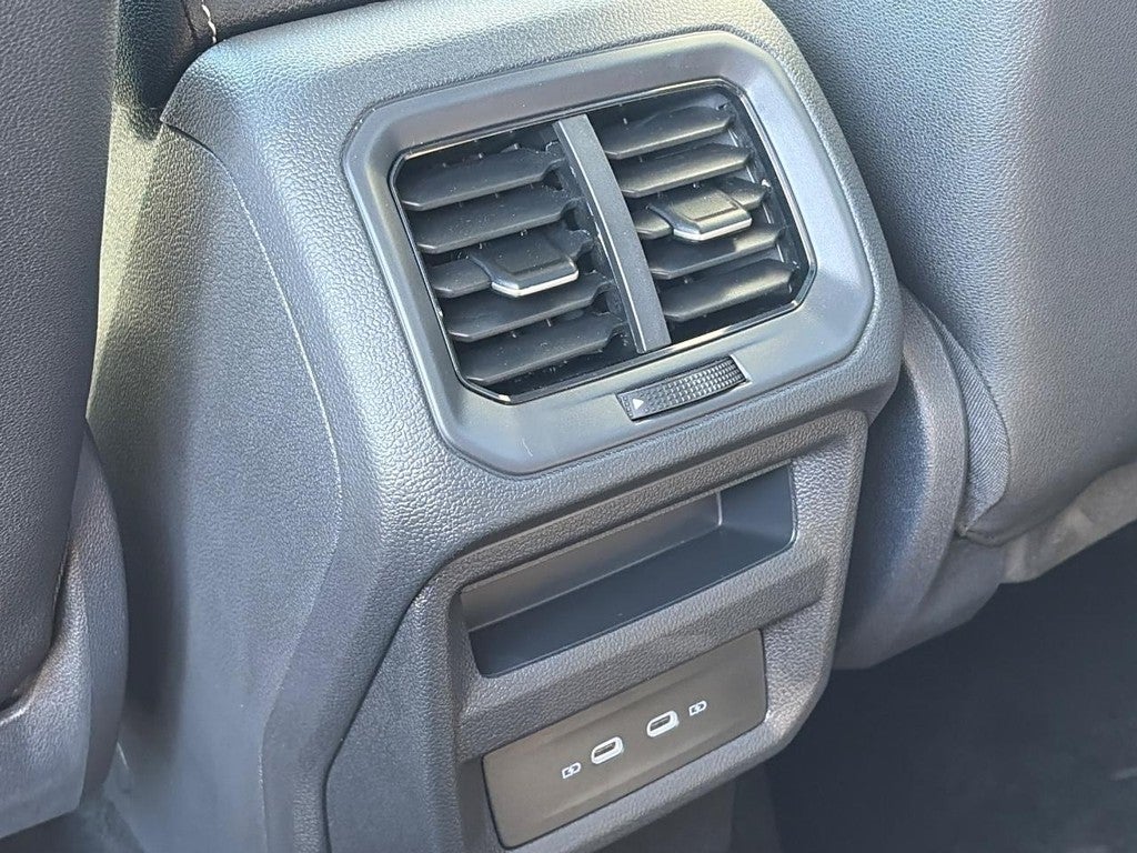 2027 Volkswagen Taos SEL 4MOTION