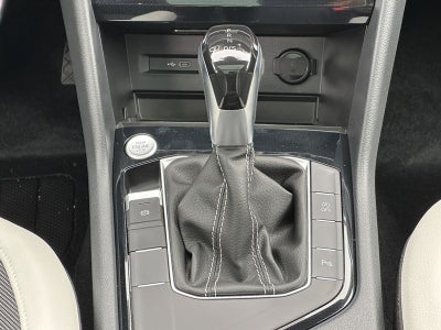 2025 Volkswagen Taos SE FWD