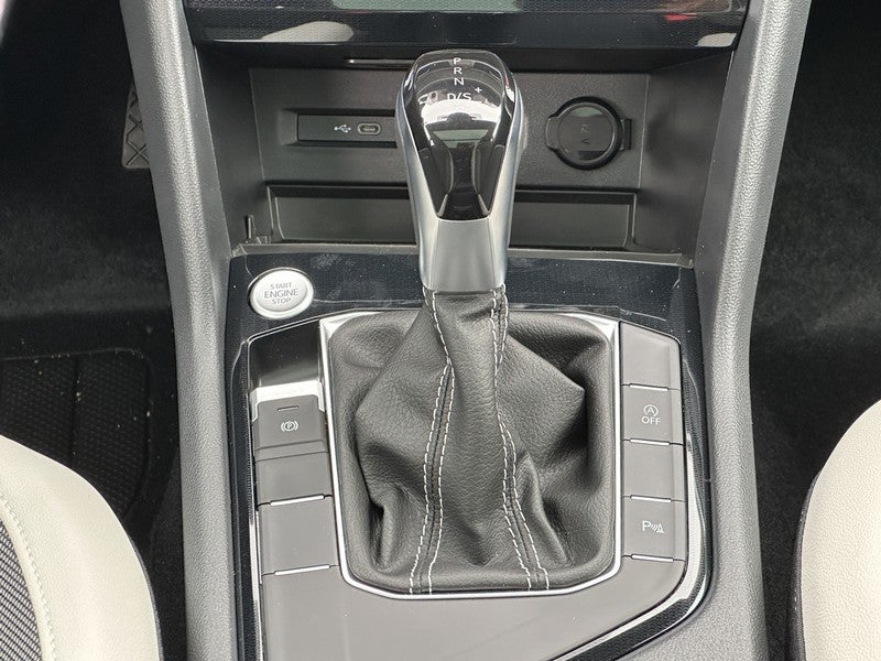 2025 Volkswagen Taos SE FWD