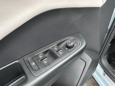 2025 Volkswagen Taos SE FWD