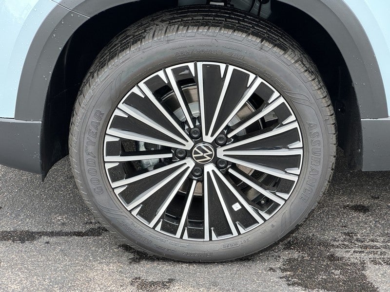 2025 Volkswagen Taos SE FWD