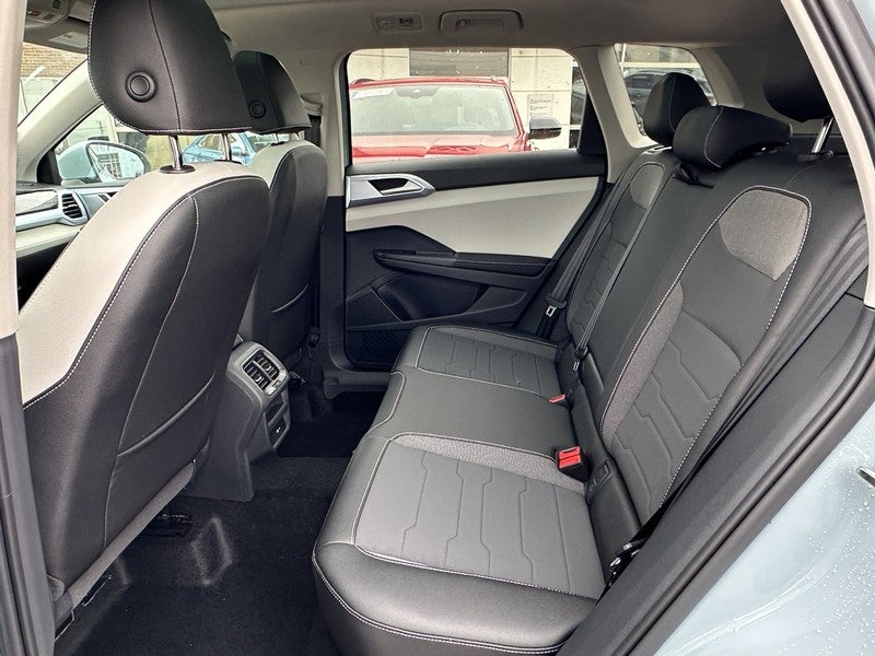 2025 Volkswagen Taos SE FWD