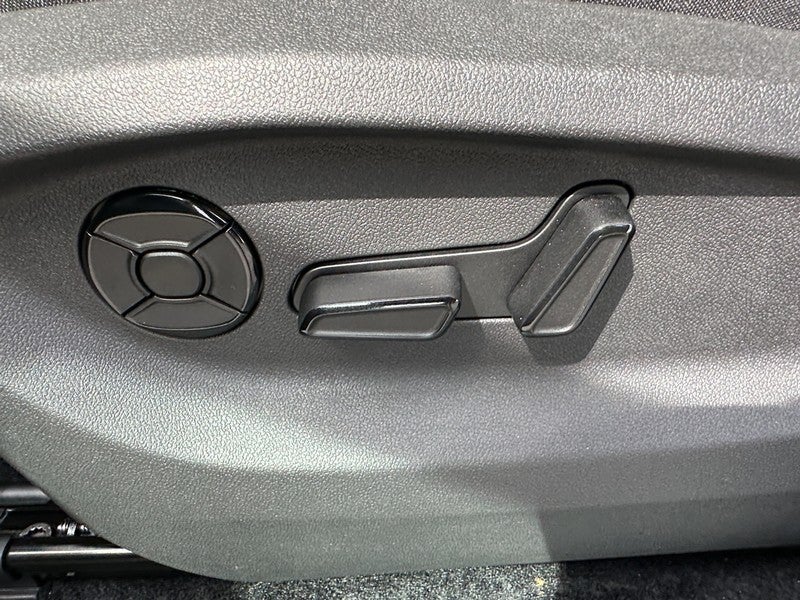 2025 Volkswagen Tiguan 2.0T SE 4MOTION