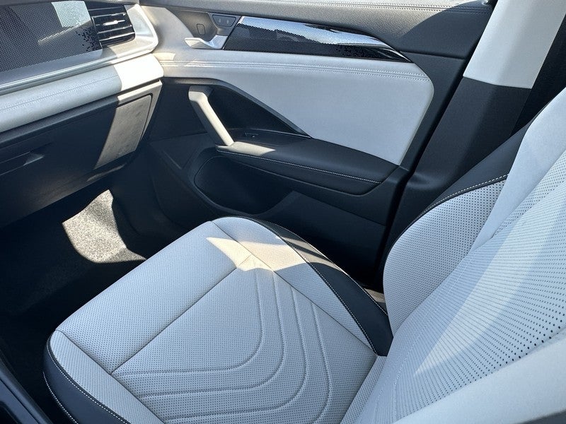 2025 Volkswagen Tiguan 2.0T SE FWD